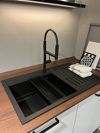 Exklusive Messeküche / Sitzgelegenheit / Viel LED-Beleuchtung / Sideboard / Bora Kochfeld - XL-Schränke
