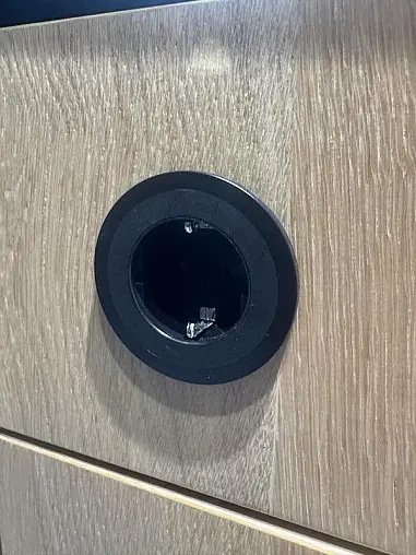 Designküche mit Naturstein &amp; hochwertigen Geräten