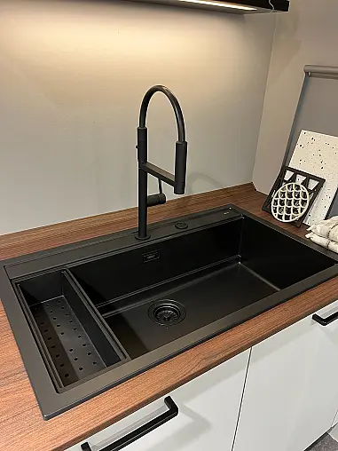 Exklusive Messeküche / Sitzgelegenheit / Viel LED-Beleuchtung / Sideboard / Bora Kochfeld - XL-Schränke