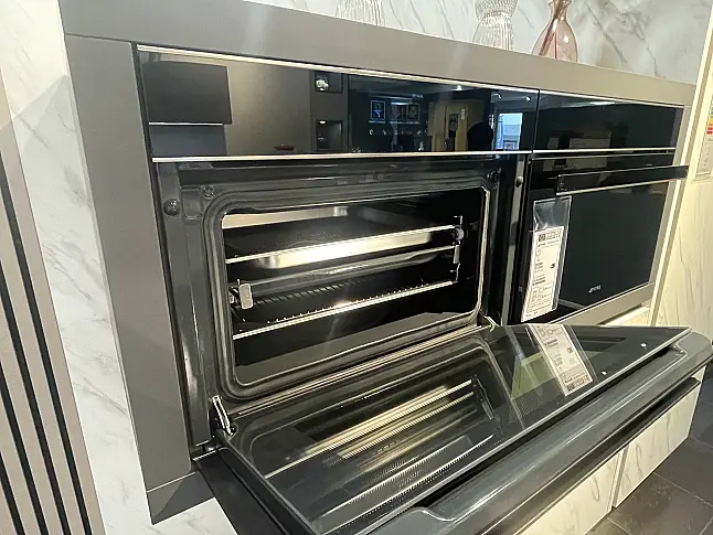 Wunderschöne Ausstellungsküche ausgestattet mit SMEG Geräten und vielen tollen Highlights.