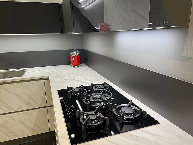 Wunderschöne Ausstellungsküche ausgestattet mit SMEG Geräten und vielen tollen Highlights.