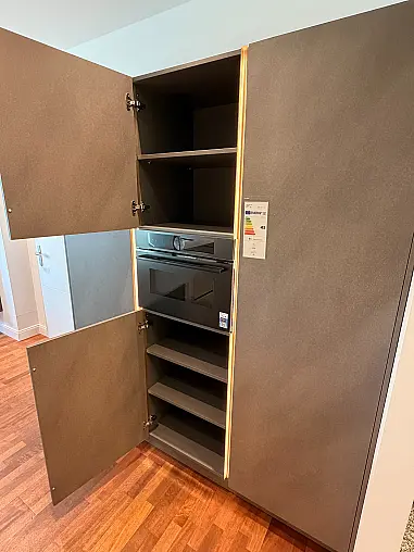 Warme Eleganz in Crema Magnolie – Häcker AV1000 mit edlen Bronze-Akzenten