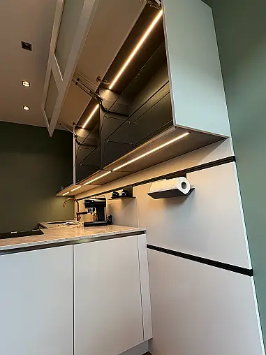 Warme Eleganz in Crema Magnolie – Häcker AV1000 mit edlen Bronze-Akzenten