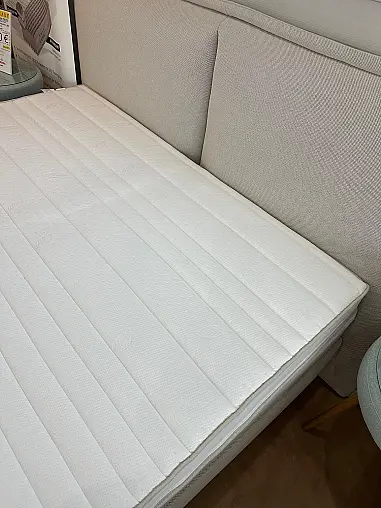 hochwertiges Boxspringbett 180 x 200 cm in hellgrau
