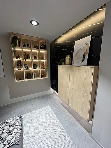 Exklusive Messeküche - Keramik Arbeitsplatte - Grifflos - Sitzgelegenheit - tolle Glasvitrine - viel LED-Beleuchtung