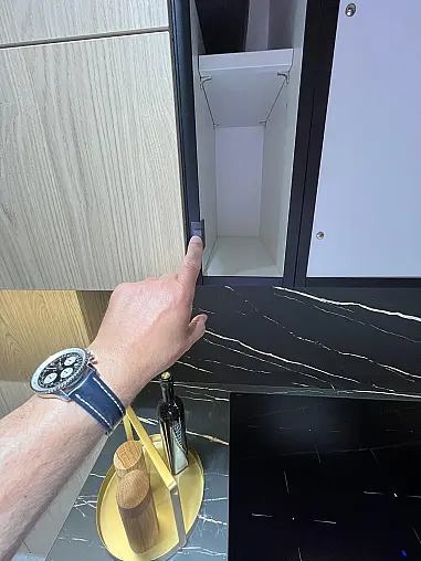 Exklusive Messeküche - Keramik Arbeitsplatte - Grifflos - Sitzgelegenheit - tolle Glasvitrine - viel LED-Beleuchtung