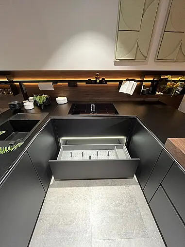 Exklusive Messeküche - XL Schränke - Slim Line Arbeitsplatten - viel LED-Beleuchtung - viel Zubehör - zahlreiche Siemens Einbaugeräte