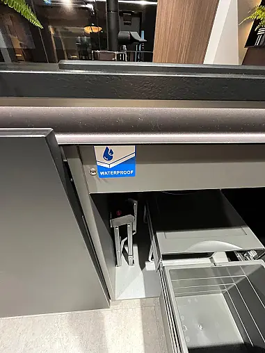 Exklusive Messeküche - XL Schränke - Slim Line Arbeitsplatten - viel LED-Beleuchtung - viel Zubehör - zahlreiche Siemens Einbaugeräte