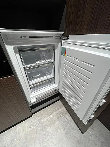 Exklusive Messeküche - XL Schränke - Slim Line Arbeitsplatten - viel LED-Beleuchtung - viel Zubehör - zahlreiche Siemens Einbaugeräte
