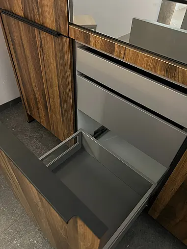 Moderne U-Küche mit Halbinsel