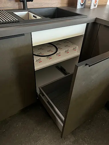 Moderne U-Küche mit Halbinsel