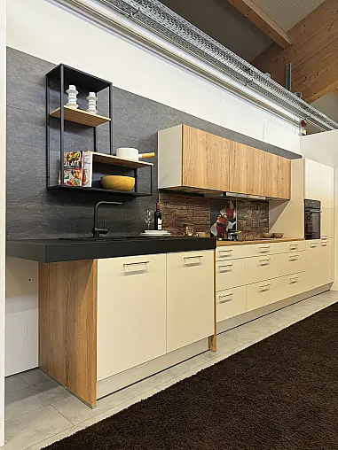 Nolte Ausstellungsküche Koje 27 M20 Manhattan Uni 491 Magnolia und A19 Artwood 22V Eiche Ventura