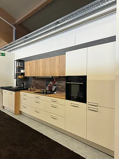 Nolte Ausstellungsküche Koje 27 M20 Manhattan Uni 491 Magnolia und A19 Artwood 22V Eiche Ventura