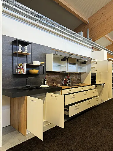 Nolte Ausstellungsküche Koje 27 M20 Manhattan Uni 491 Magnolia und A19 Artwood 22V Eiche Ventura