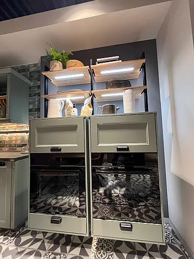 Exklusive Messeküche - Landhaus - XL Schränke - viel LED Beleuchtung - inklusive großem Esstisch mit 8 Stühlen