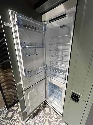 Exklusive Messeküche - Landhaus - XL Schränke - viel LED Beleuchtung - inklusive großem Esstisch mit 8 Stühlen