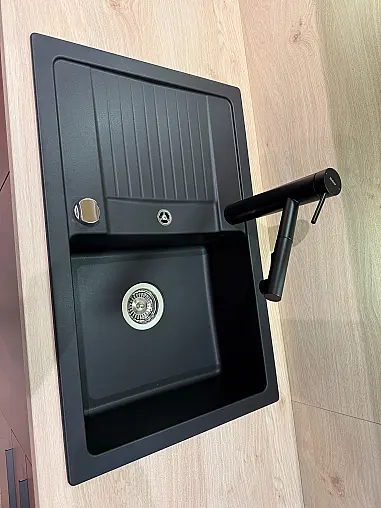 Moderne L-Form Küche mit Gorenje Geräten