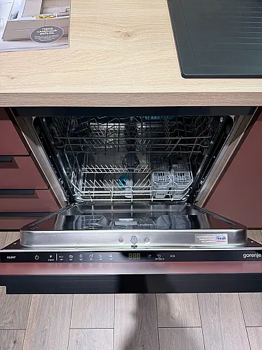 Moderne L-Form Küche mit Gorenje Geräten
