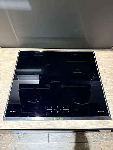 Moderne L-Form Küche mit Gorenje Geräten