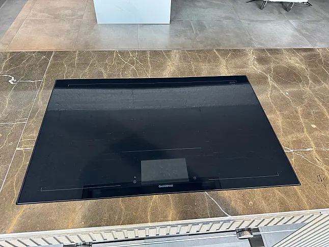 80 cm Vollflächen-Induktionskochfeld Serie 400 für bis zu 5 Töpfe