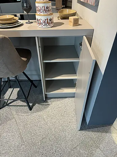 Inselküche mit Keramik-Arbeitsplatte