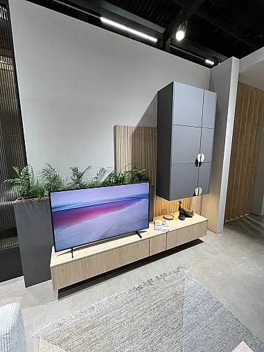 Exklusive Wohnwand - viel LED-Beleuchtung - inklusive Couchtisch - Philips Hue Beleuchtung