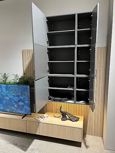 Exklusive Wohnwand - viel LED-Beleuchtung - inklusive Couchtisch - Philips Hue Beleuchtung