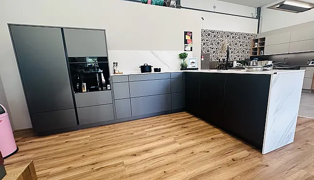 XXL Korpushöhe, besonderer Glanz mit Polymerglas steingrau metallic