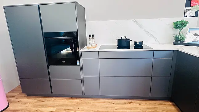 XXL Korpushöhe, besonderer Glanz mit Polymerglas steingrau metallic