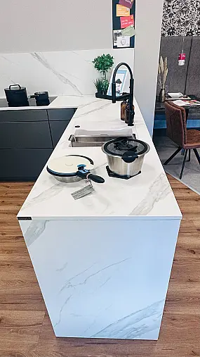 XXL Korpushöhe, besonderer Glanz mit Polymerglas steingrau metallic