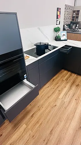 XXL Korpushöhe, besonderer Glanz mit Polymerglas steingrau metallic