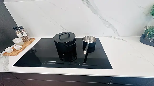 XXL Korpushöhe, besonderer Glanz mit Polymerglas steingrau metallic