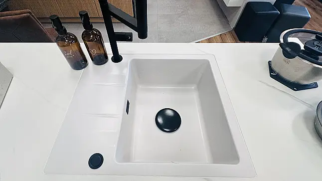 XXL Korpushöhe, besonderer Glanz mit Polymerglas steingrau metallic
