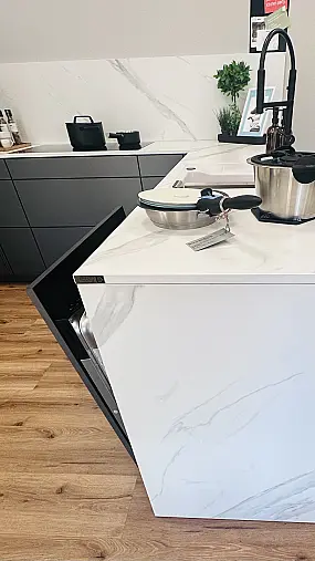XXL Korpushöhe, besonderer Glanz mit Polymerglas steingrau metallic