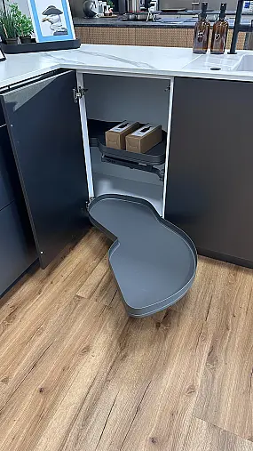 XXL Korpushöhe, besonderer Glanz mit Polymerglas steingrau metallic