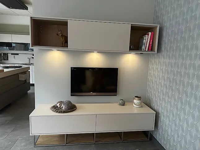 funktionale TV-Wohnwand im aktuellen Design
