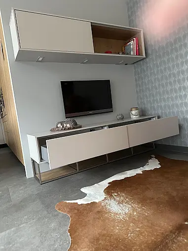 funktionale TV-Wohnwand im aktuellen Design