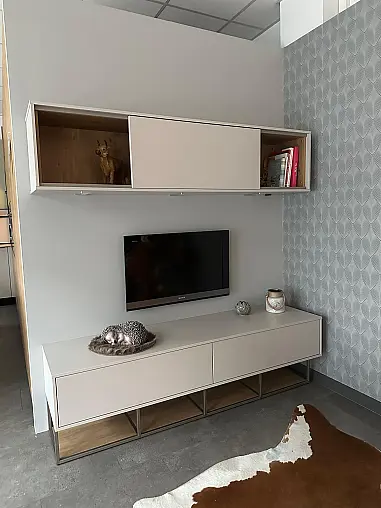 funktionale TV-Wohnwand im aktuellen Design