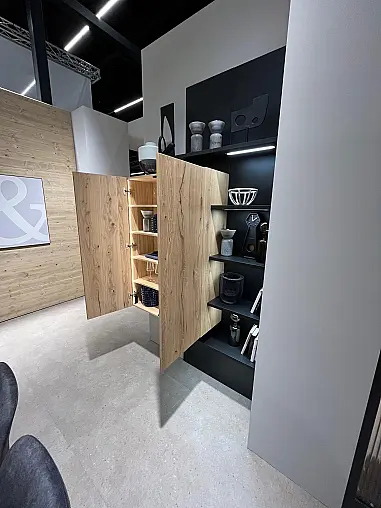 Exklusives Esszimmer inklusive Tisch - 6  Stühle - Hängeschränke und Regalböden inkl. LED-Beleuchtung - Messestück wieder original verpackt