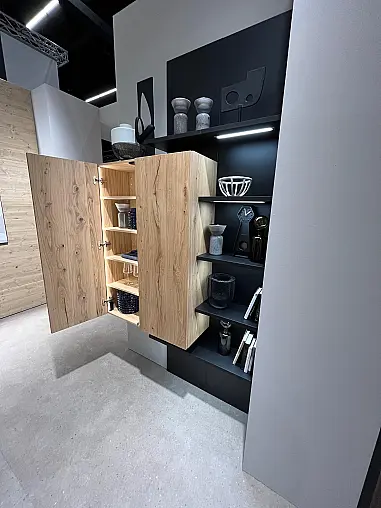 Exklusives Esszimmer inklusive Tisch - 6  Stühle - Hängeschränke und Regalböden inkl. LED-Beleuchtung - Messestück wieder original verpackt