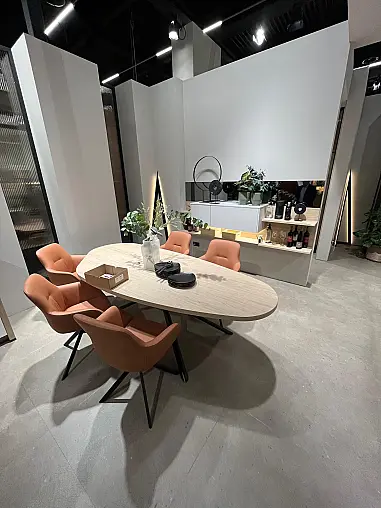 Exklusives Esszimmer inklusive Tisch - 5 drehbare Stühle - Schrankwand mit indirekter LED-Beleuchtung - Messestück wieder original verpackt
