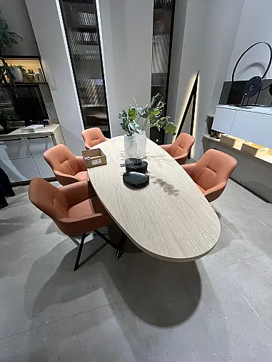 Exklusives Esszimmer inklusive Tisch - 5 drehbare Stühle - Schrankwand mit indirekter LED-Beleuchtung - Messestück wieder original verpackt