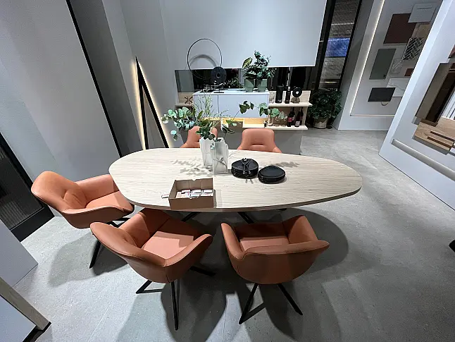 Exklusives Esszimmer inklusive Tisch - 5 drehbare Stühle - Schrankwand mit indirekter LED-Beleuchtung - Messestück wieder original verpackt