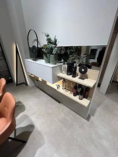 Exklusives Esszimmer inklusive Tisch - 5 drehbare Stühle - Schrankwand mit indirekter LED-Beleuchtung - Messestück wieder original verpackt