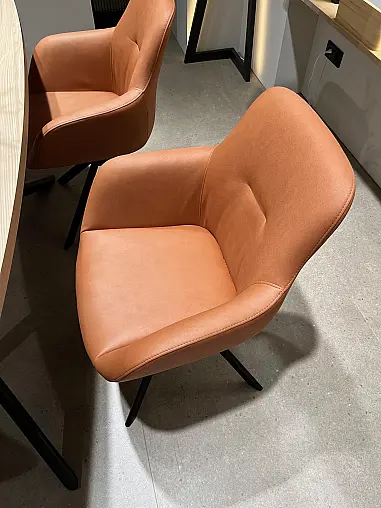 Exklusives Esszimmer inklusive Tisch - 5 drehbare Stühle - Schrankwand mit indirekter LED-Beleuchtung - Messestück wieder original verpackt