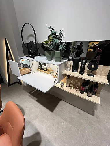 Exklusives Esszimmer inklusive Tisch - 5 drehbare Stühle - Schrankwand mit indirekter LED-Beleuchtung - Messestück wieder original verpackt