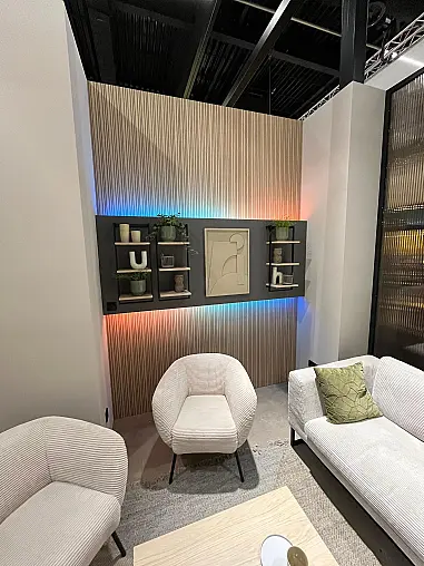 Exklusive Wohnwand - viel LED-Beleuchtung - inklusive Couchtisch - Philips Hue Beleuchtung