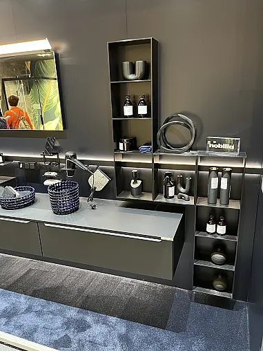 Exklusives Badezimmer - Keramik-Platten - Midischrank - LED-Beleuchtungen - LED-Spiegel