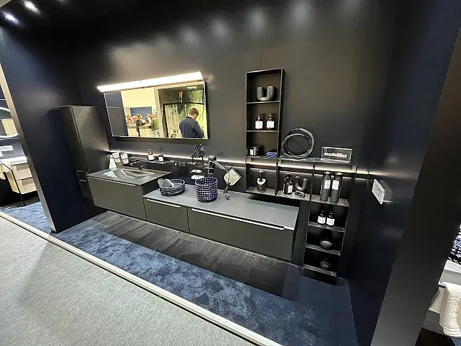 Exklusives Badezimmer - Keramik-Platten - Midischrank - LED-Beleuchtungen - LED-Spiegel