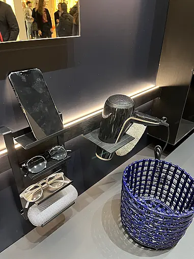 Exklusives Badezimmer - Keramik-Platten - Midischrank - LED-Beleuchtungen - LED-Spiegel